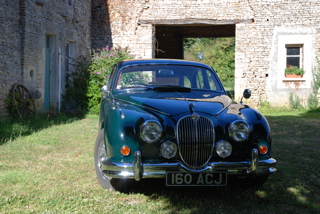 DSC_2849 Angouleme Circuit des remparts Charente rally gite holidays citroen ds hire Jaguar MK2