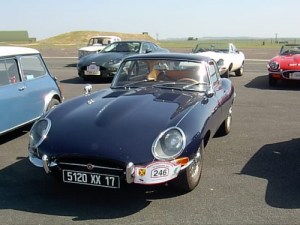 circuit des remparts rally gite holidays classic car rental charente deux sevres citroen ds23ie dsuper5
