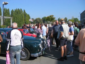 gite holidays southwest france classic car rental swimming pool circuit des remparts angouleme