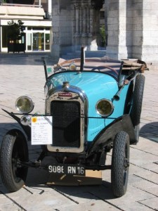 circuit des remparts rally gite holidays classic car rental charente deux sevres citroen ds23ie dsuper5