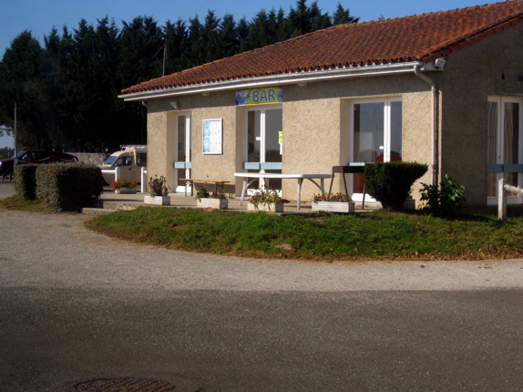 Couhé aero club France for pleasure flying