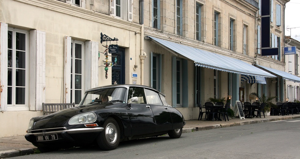 Citroen DS23ie available for our guests