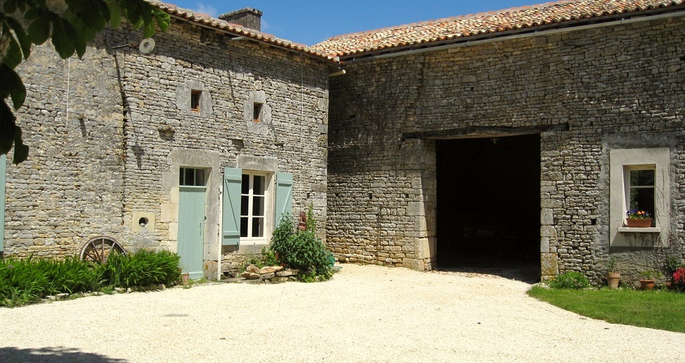 La Petite Maison from the courtyard