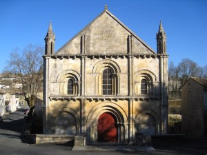 France holidays, gites in Poitou-Charentes, Romanesque architecture