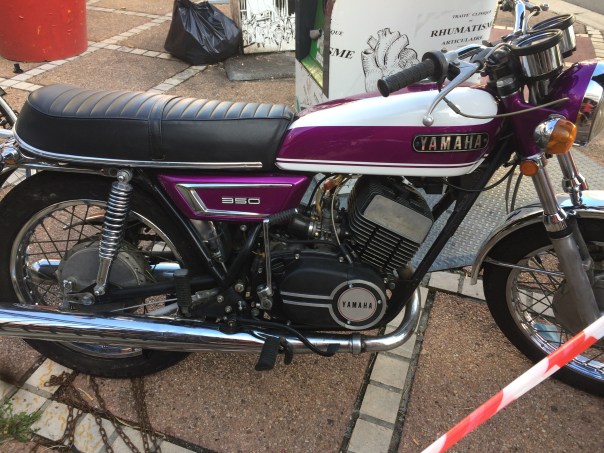 Yamaha 350 motorcycle from 1970s at Circuit des Remparts 2021